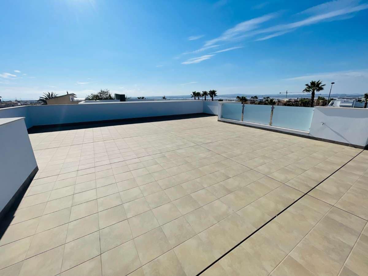 5 bedroom Penthouse for sale in Torrevieja with pool garage - € 1,200,000 (Ref: 9940915)