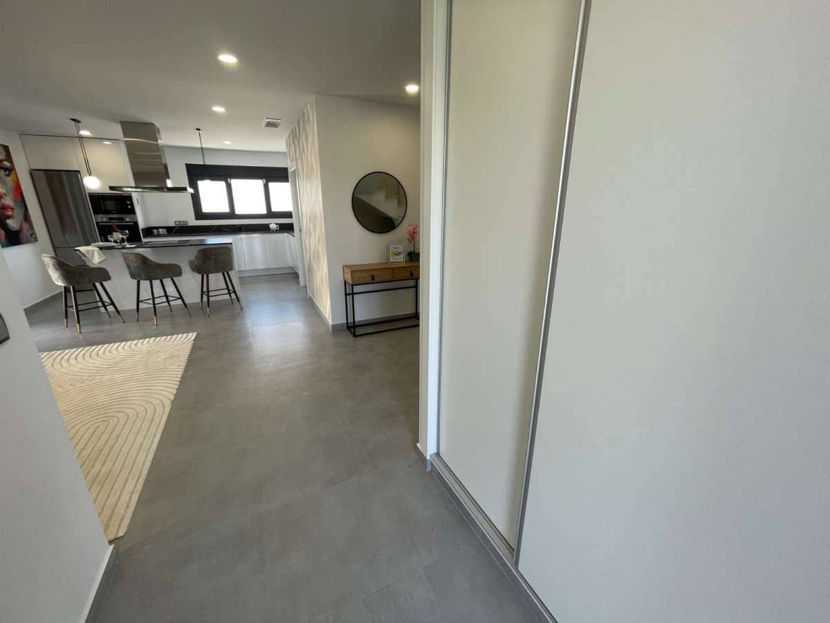 5 bedroom Penthouse for sale in Torrevieja with pool garage - € 1,200,000 (Ref: 9940915)