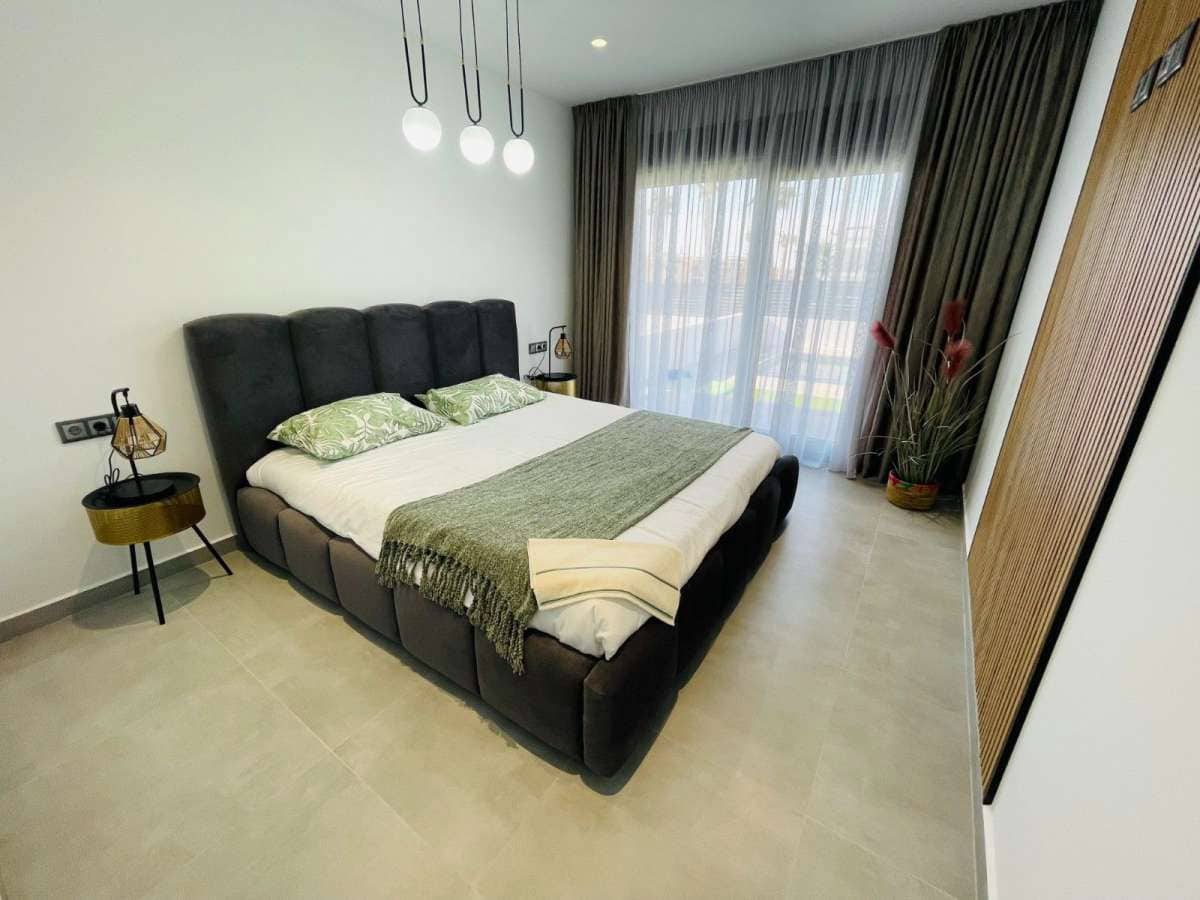 5 bedroom Penthouse for sale in Torrevieja with pool garage - € 1,200,000 (Ref: 9940915)