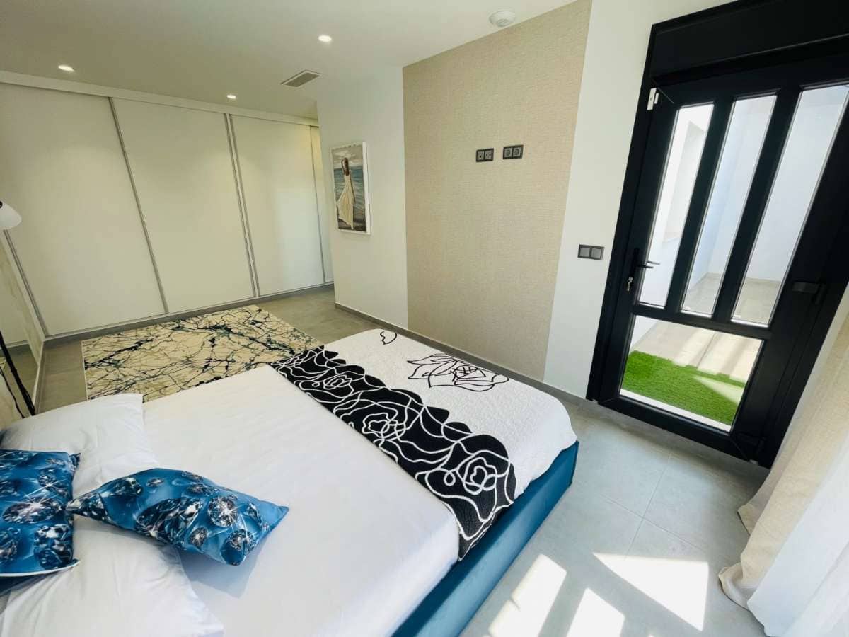 5 bedroom Penthouse for sale in Torrevieja with pool garage - € 1,200,000 (Ref: 9940915)