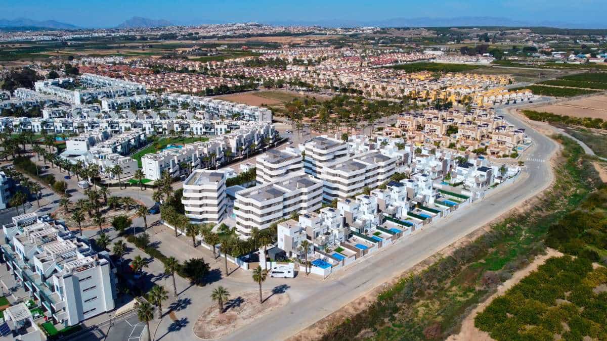 3 bedroom Townhouse for sale in Guardamar del Segura with garage - € 459,000 (Ref: 9940942)