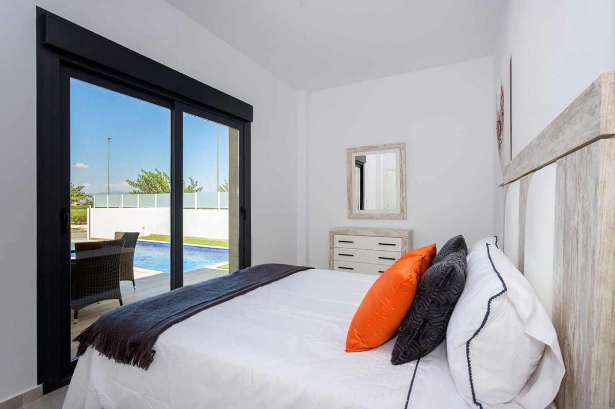 Chalet de 3 habitaciones en Daya Nueva en venta con piscina garaje - 388.000 € (Ref: 9940943)