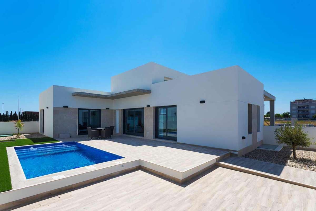 Chalet de 3 habitaciones en Daya Nueva en venta con piscina garaje - 388.000 € (Ref: 9940943)