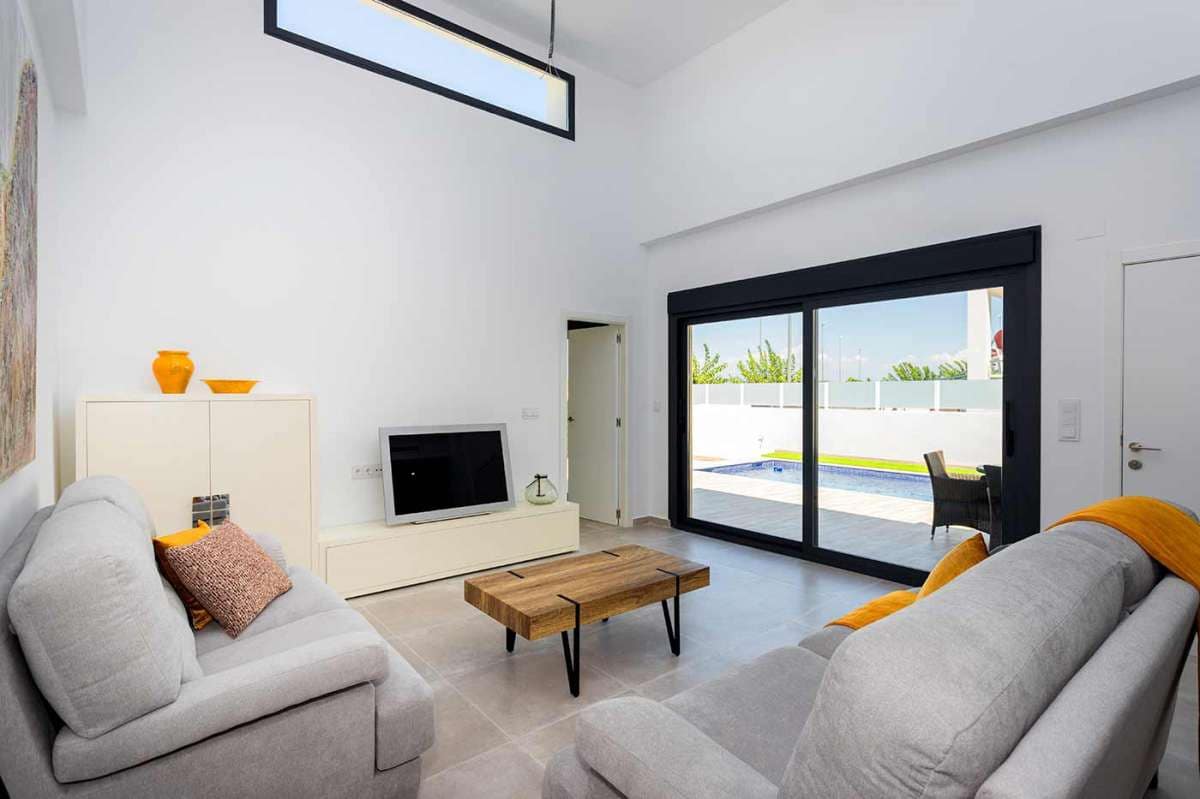 Chalet de 3 habitaciones en Daya Nueva en venta con piscina garaje - 388.000 € (Ref: 9940943)