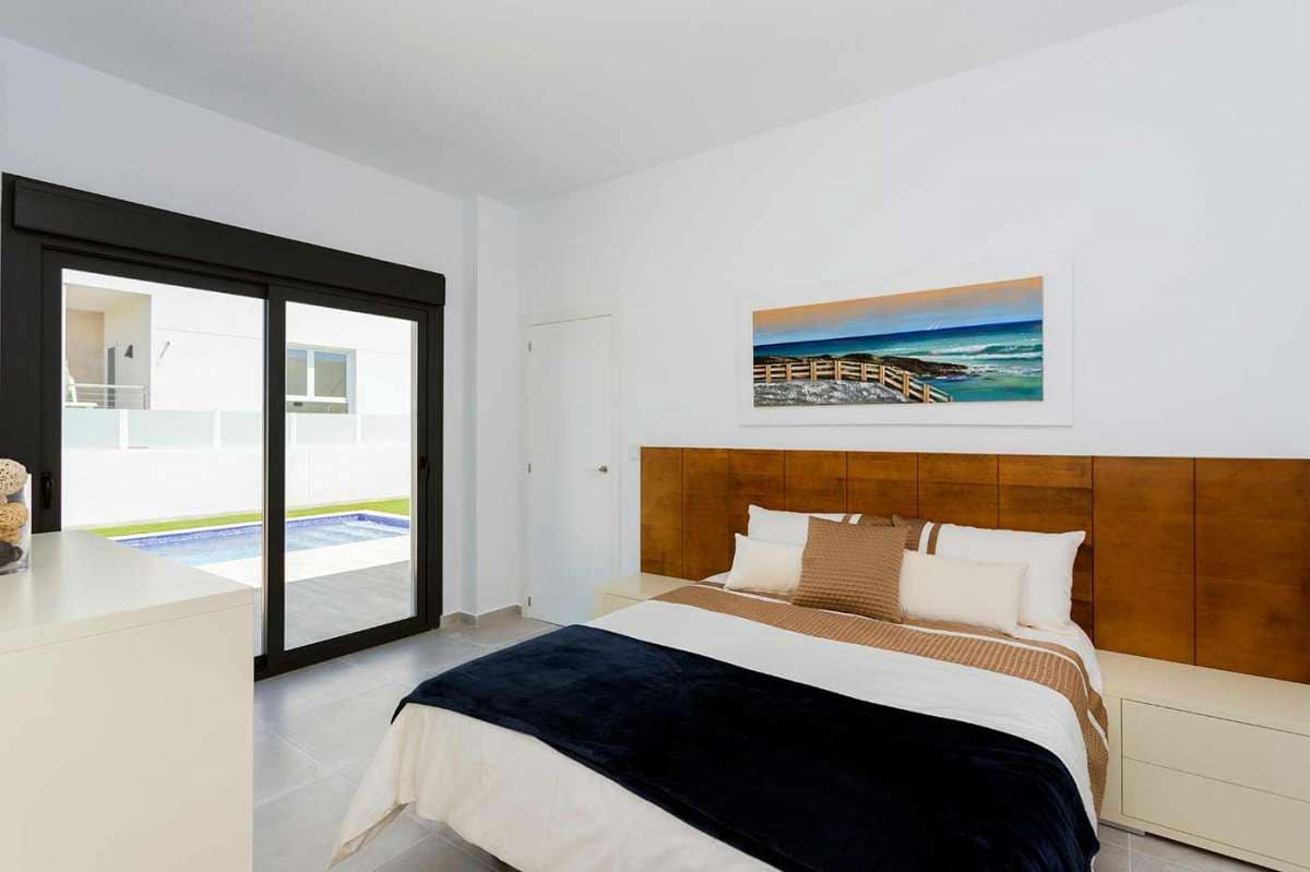 Chalet de 3 habitaciones en Daya Nueva en venta con piscina garaje - 388.000 € (Ref: 9940943)