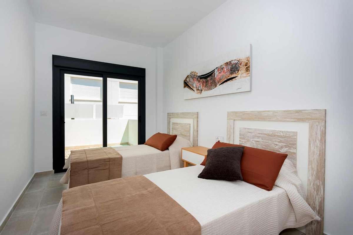 Chalet de 3 habitaciones en Daya Nueva en venta con piscina garaje - 388.000 € (Ref: 9940943)
