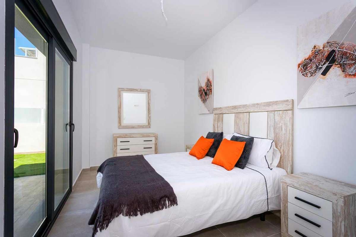 Chalet de 3 habitaciones en Daya Nueva en venta con piscina garaje - 388.000 € (Ref: 9940943)