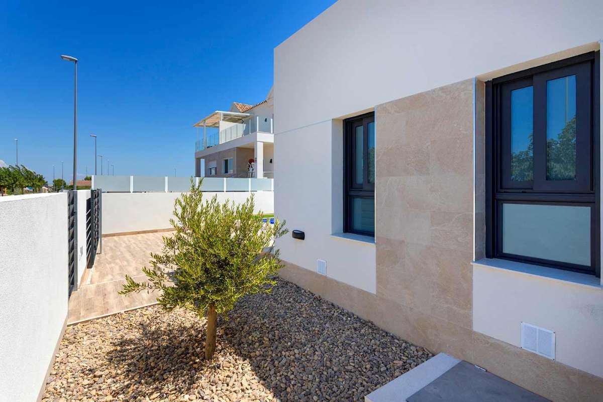 Chalet de 3 habitaciones en Daya Nueva en venta con piscina garaje - 388.000 € (Ref: 9940943)