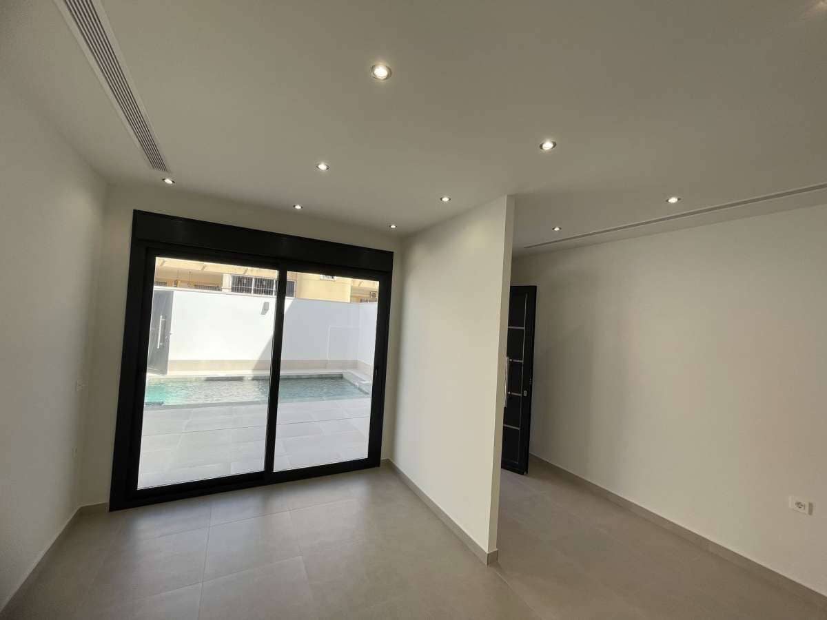 3 soverom Villa til salgs i Heredades med svømmebasseng garasje - € 359 900 (Ref: 9940944)