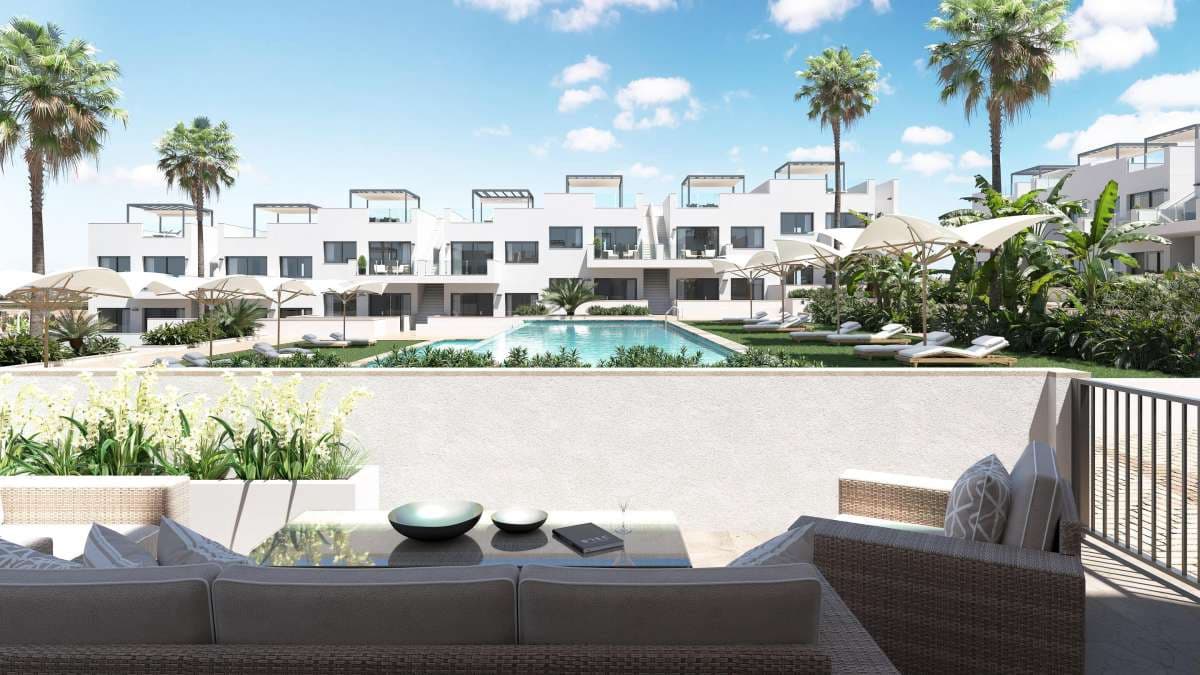 2 bedroom Bungalow for sale in Torrevieja with pool garage - € 299,900 (Ref: 9940965)