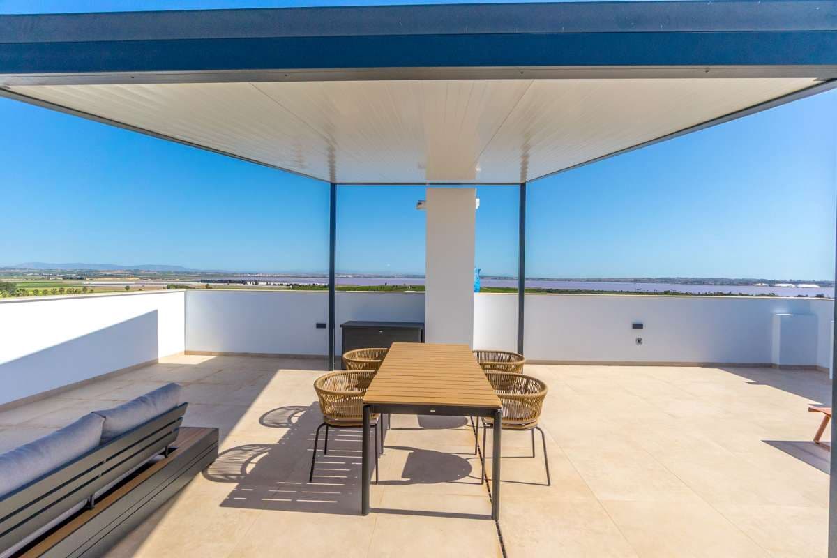 2 bedroom Bungalow for sale in Torrevieja with pool garage - € 299,900 (Ref: 9940965)
