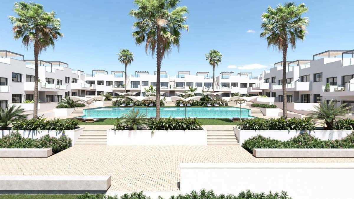 2 soveværelse Bungalow til salg i Torrevieja med swimmingpool garage - € 329.900 (Ref: 9940966)