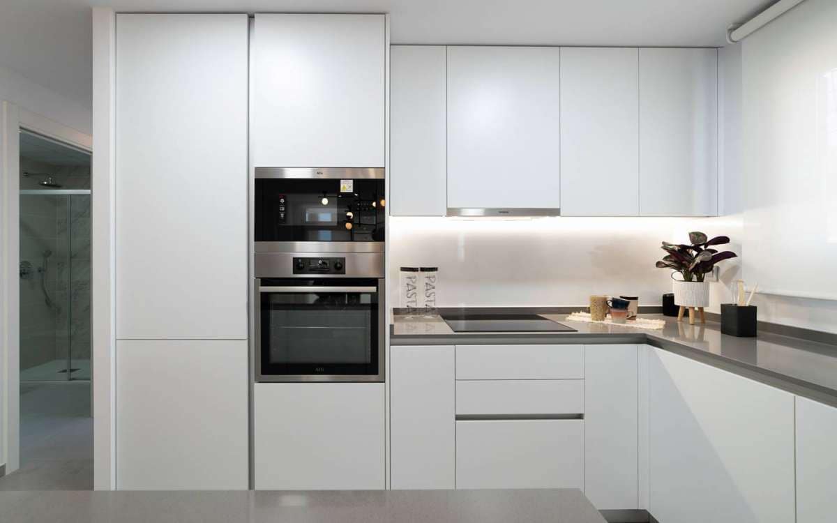 Apartamento de 3 habitaciones en Benidorm en venta con piscina garaje - 575.000 € (Ref: 9942926)