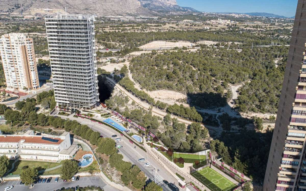 Apartamento de 3 habitaciones en Benidorm en venta con piscina garaje - 575.000 € (Ref: 9942926)