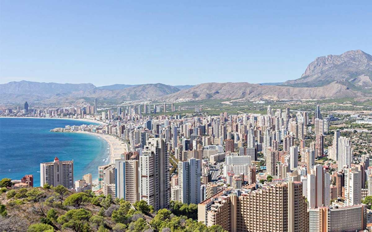 Apartamento de 3 habitaciones en Benidorm en venta con piscina garaje - 575.000 € (Ref: 9942926)