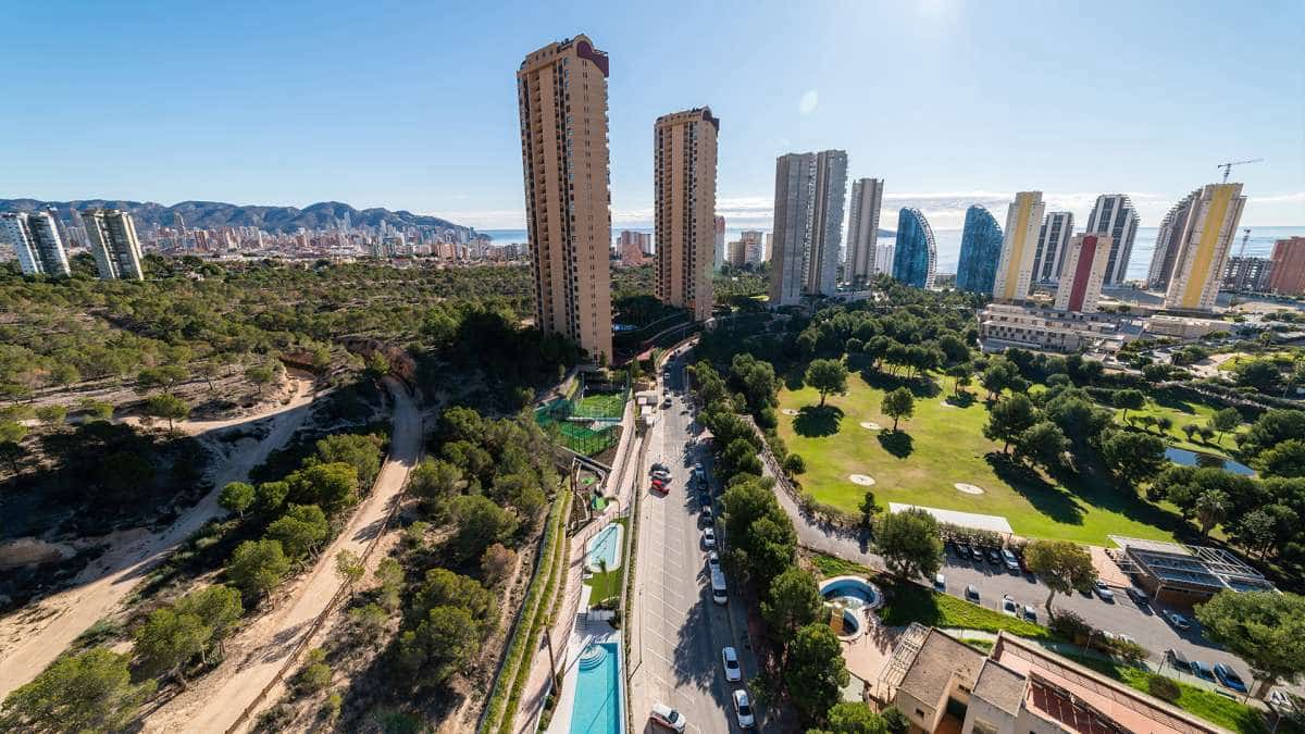 Apartamento de 3 habitaciones en Benidorm en venta con piscina garaje - 575.000 € (Ref: 9942926)
