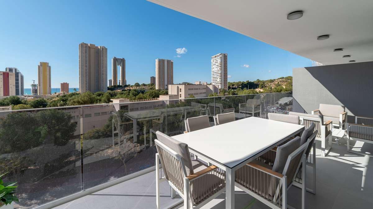 Apartamento de 3 habitaciones en Benidorm en venta con piscina garaje - 575.000 € (Ref: 9942926)