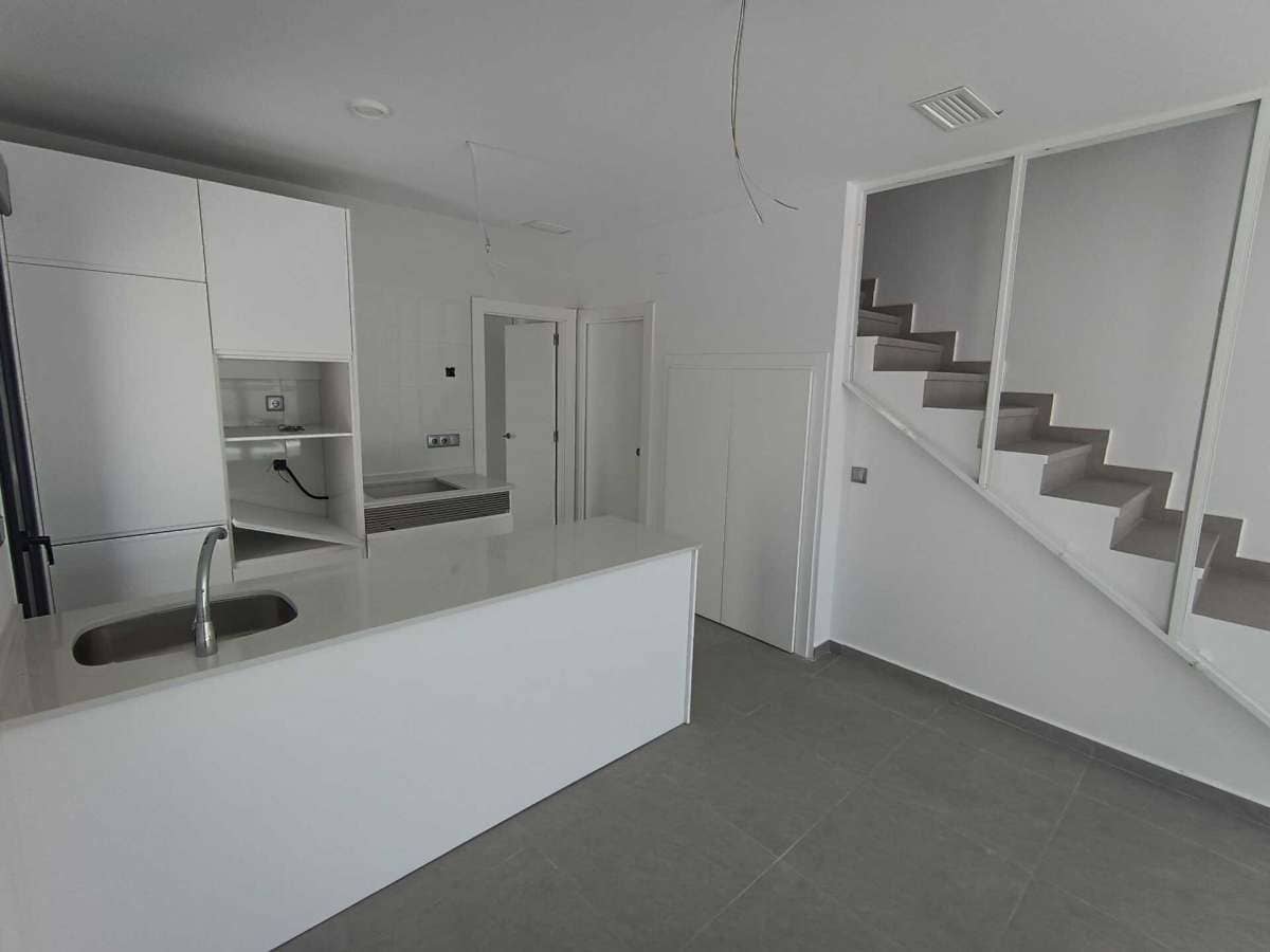 3 soveværelse Byhus til salg i Daya Nueva med swimmingpool garage - € 317.000 (Ref: 9942981)