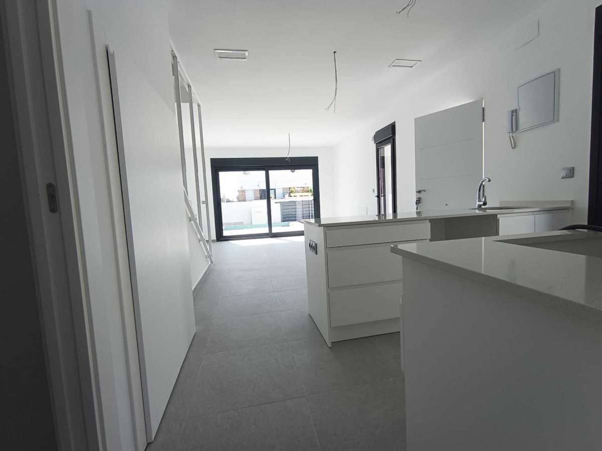 3 soveværelse Byhus til salg i Daya Nueva med swimmingpool garage - € 317.000 (Ref: 9942981)