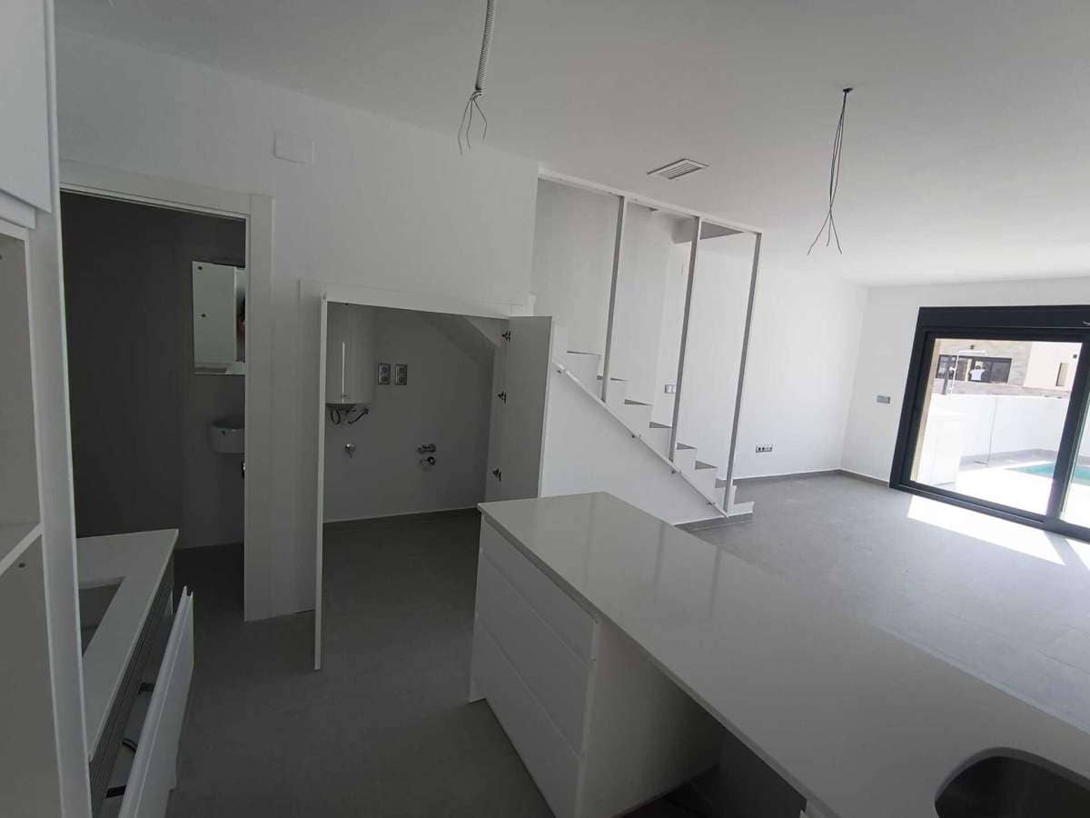 3 soveværelse Byhus til salg i Daya Nueva med swimmingpool garage - € 317.000 (Ref: 9942981)