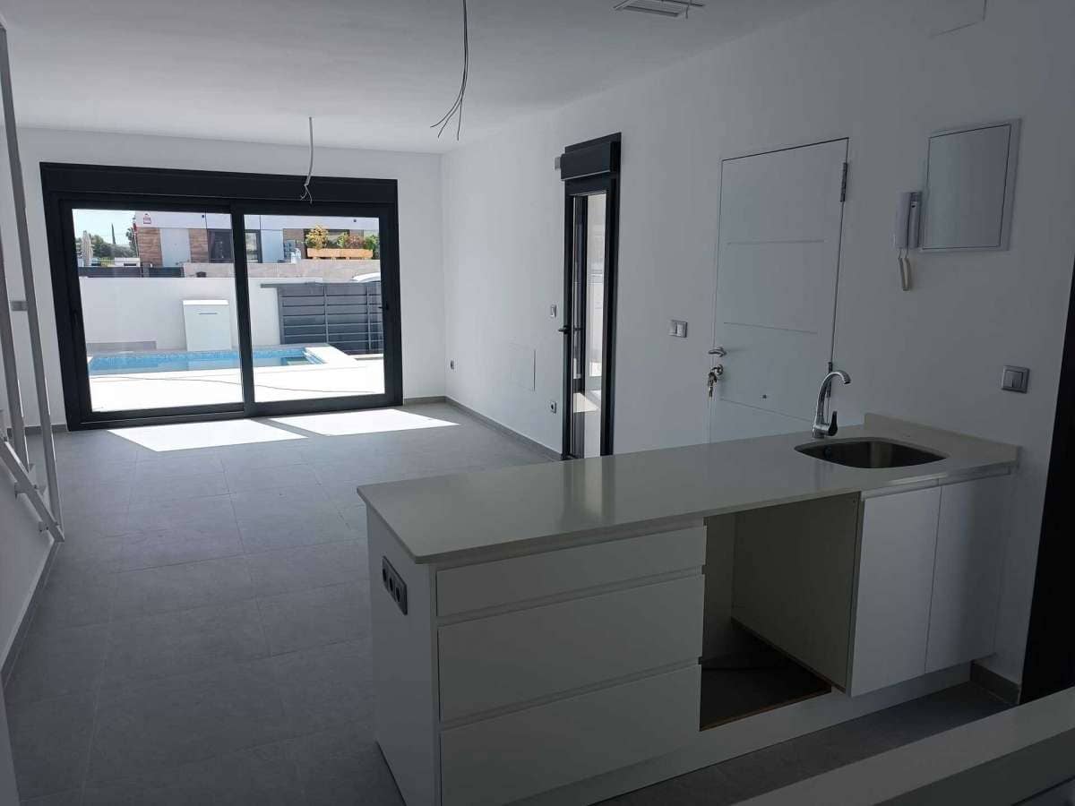 3 soveværelse Byhus til salg i Daya Nueva med swimmingpool garage - € 317.000 (Ref: 9942981)