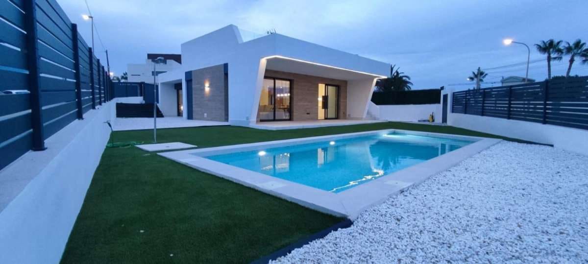 3 chambre Villa/Maison à vendre à Ciudad Quesada avec piscine garage - 690 000 € (Ref: 9943077)
