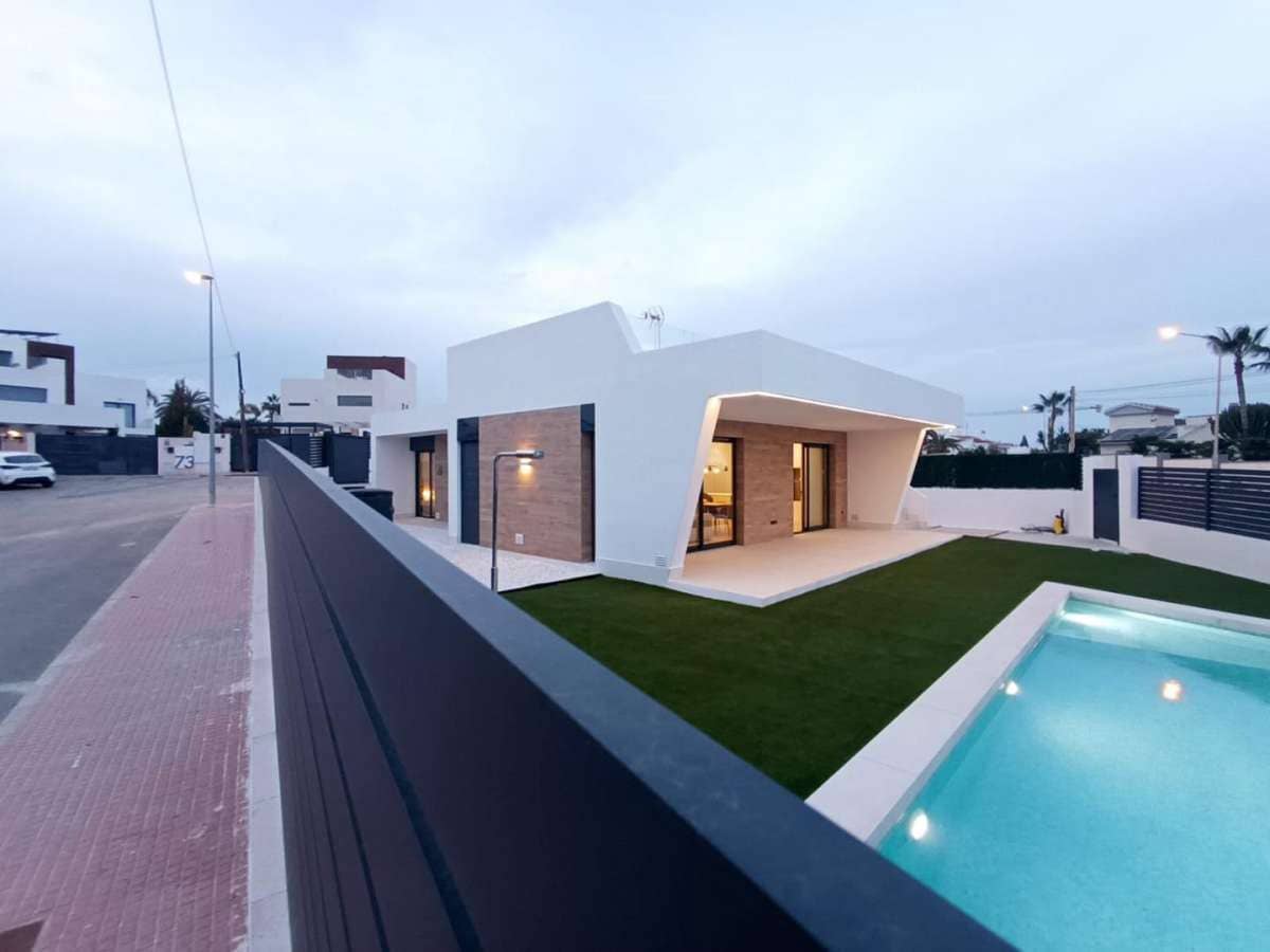 3 chambre Villa/Maison à vendre à Ciudad Quesada avec piscine garage - 690 000 € (Ref: 9943077)