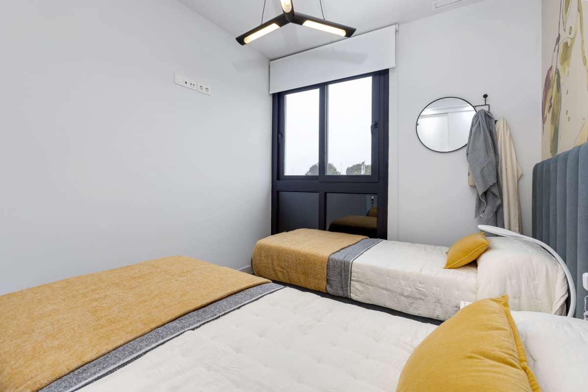 2 soverom Bungalow til salgs i Ciudad Quesada med svømmebasseng garasje - € 342 000 (Ref: 9943095)