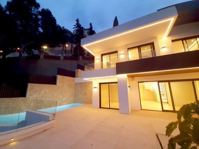 3 slaapkamer Villa te koop in Benidorm met zwembad garage - € 1.650.000 (Ref: 9943118)