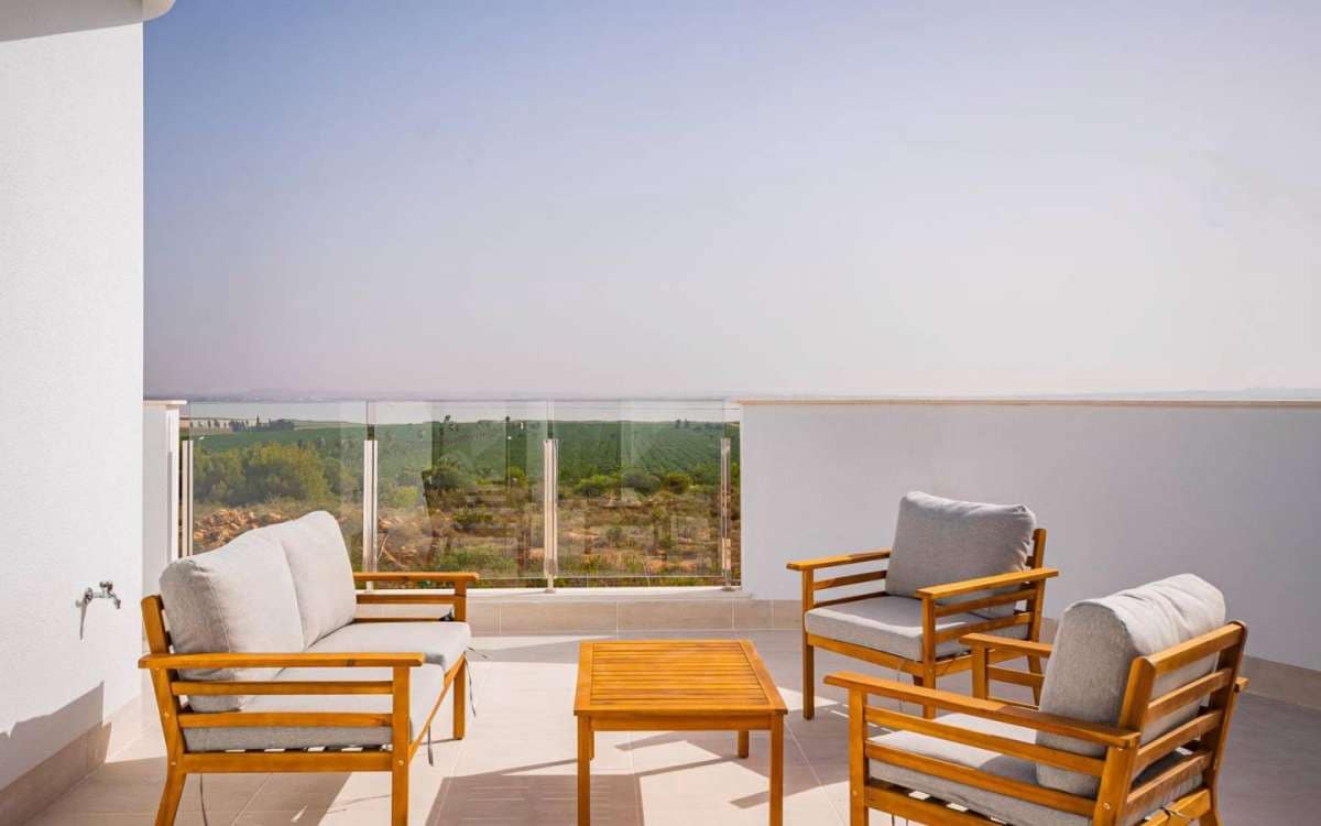 3 bedroom Villa for sale in Torrevieja with pool garage - € 539,000 (Ref: 9943139)