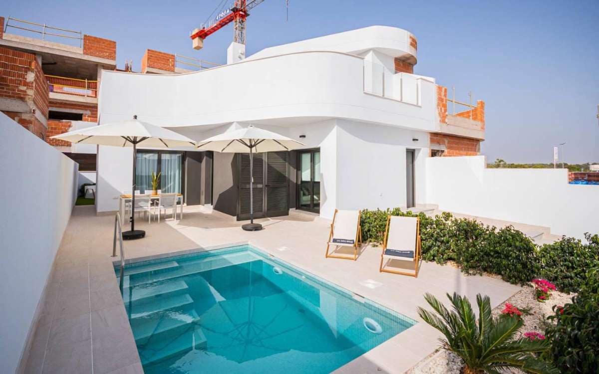 3 bedroom Villa for sale in Torrevieja with pool garage - € 539,000 (Ref: 9943139)