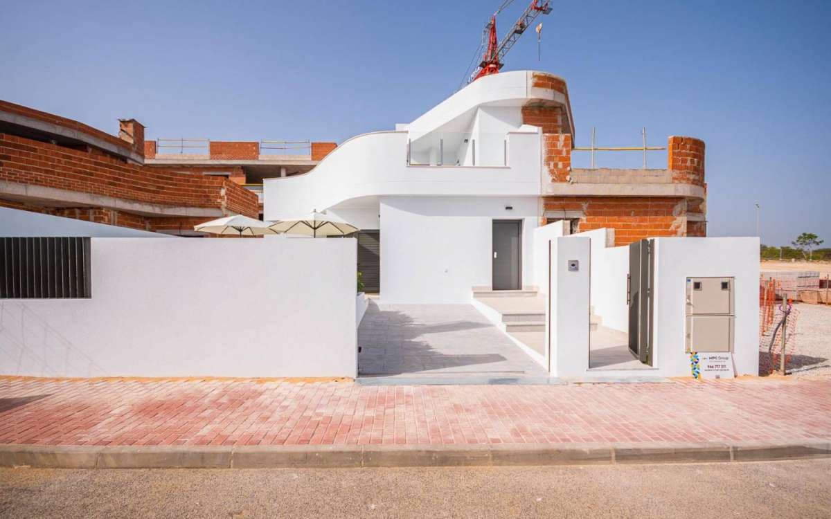 3 bedroom Villa for sale in Torrevieja with pool garage - € 539,000 (Ref: 9943139)