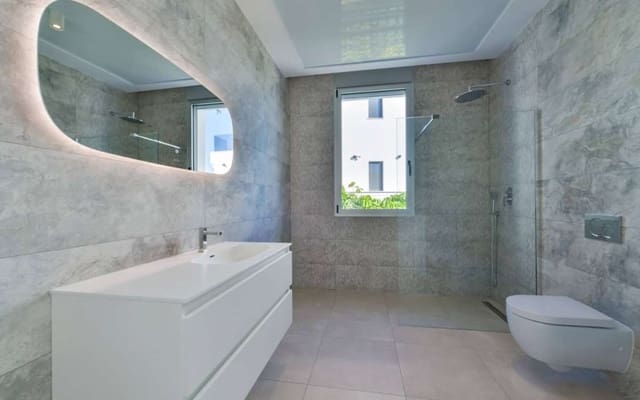 Chalet de 4 habitaciones en Golf Bahía, Finestrat en venta con piscina garaje - 1.750.000 € (Ref: 9943150)