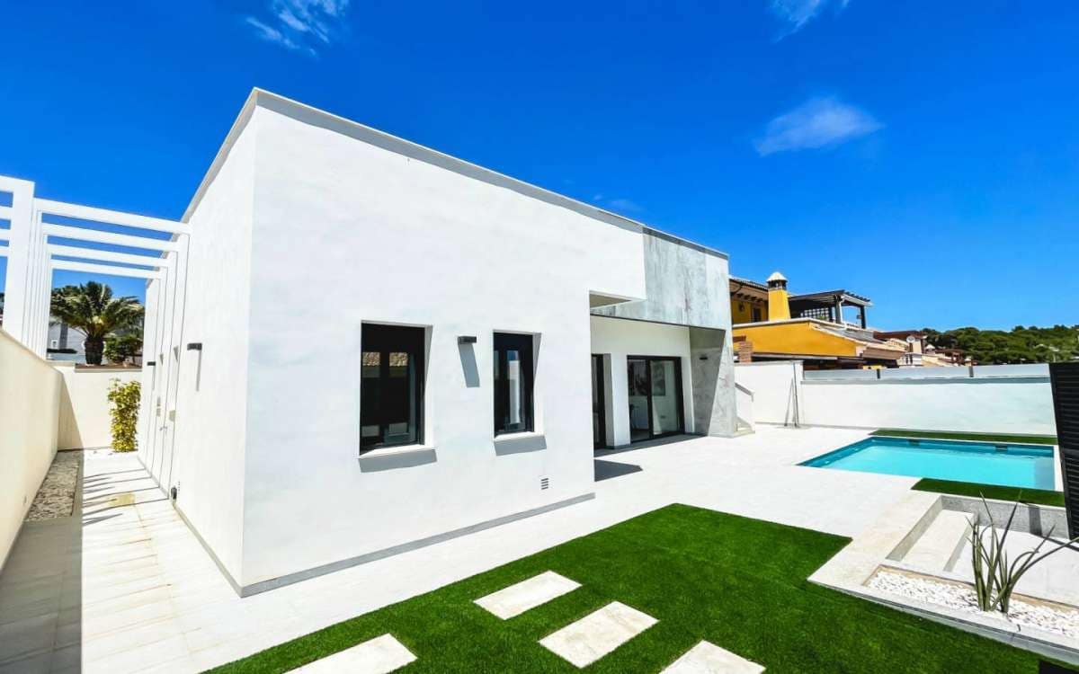 3 slaapkamer Villa te koop in Pilar de la Horadada met zwembad - € 431.560 (Ref: 9943159)