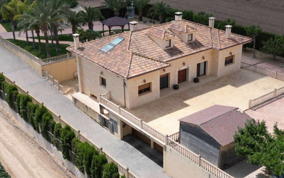 5 soveværelse Villa til salg i Aspe med swimmingpool garage - € 850.000 (Ref: 9943174)