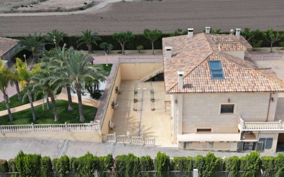 5 soveværelse Villa til salg i Aspe med swimmingpool garage - € 850.000 (Ref: 9943174)