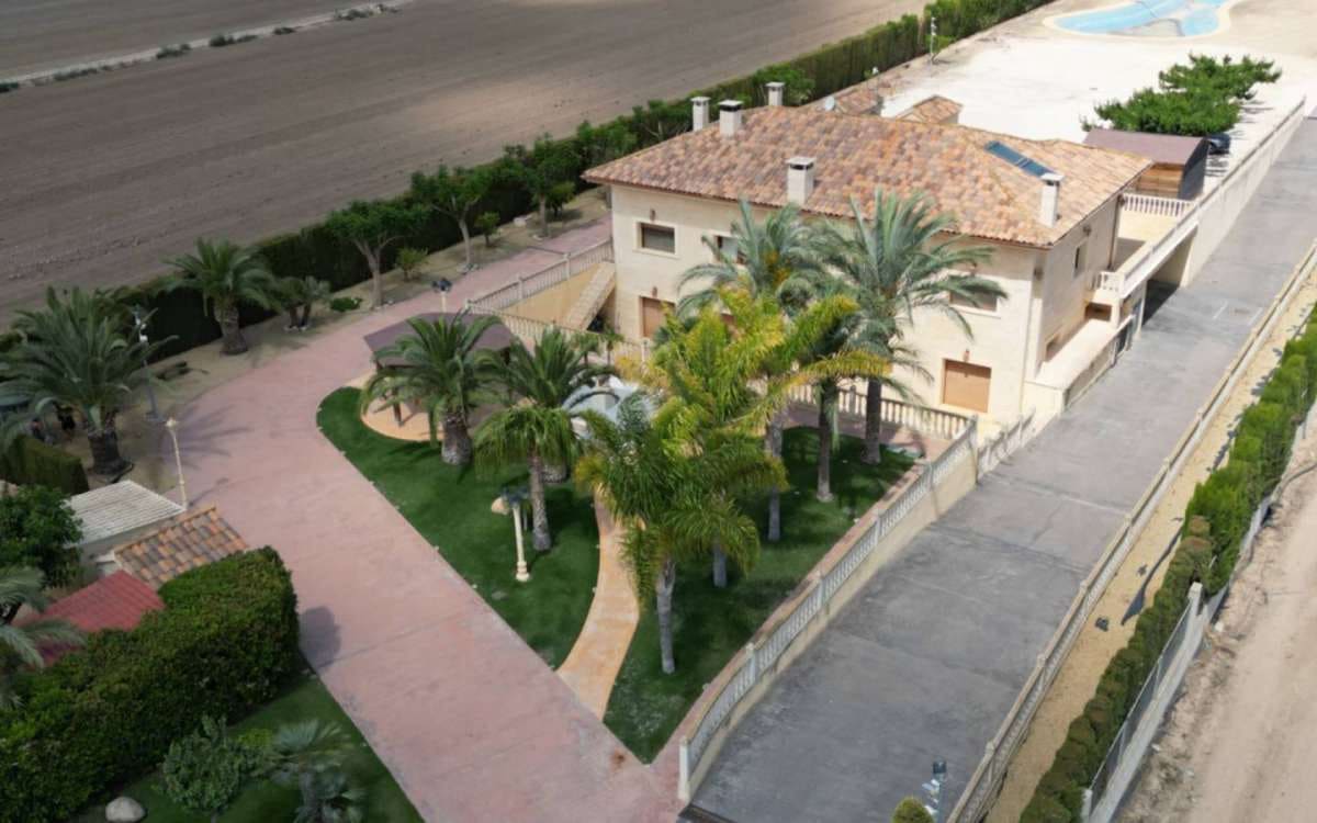 5 soveværelse Villa til salg i Aspe med swimmingpool garage - € 850.000 (Ref: 9943174)