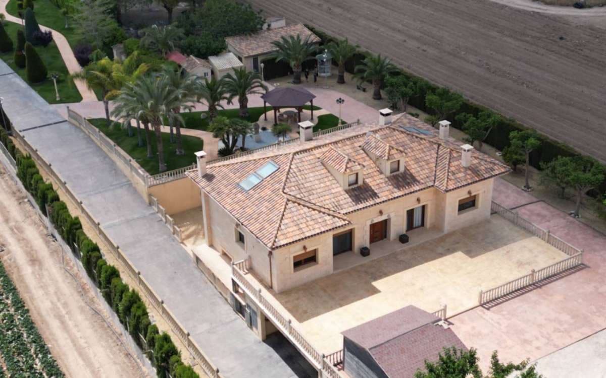 5 soveværelse Villa til salg i Aspe med swimmingpool garage - € 850.000 (Ref: 9943174)