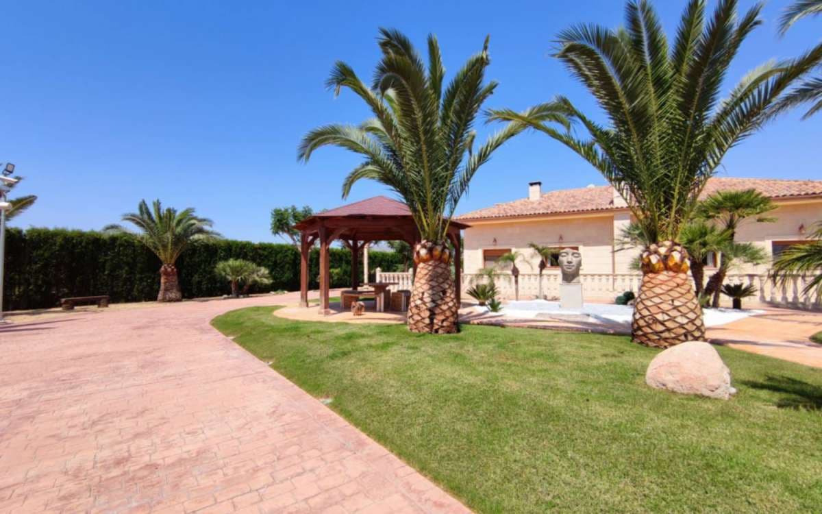 5 soveværelse Villa til salg i Aspe med swimmingpool garage - € 850.000 (Ref: 9943174)