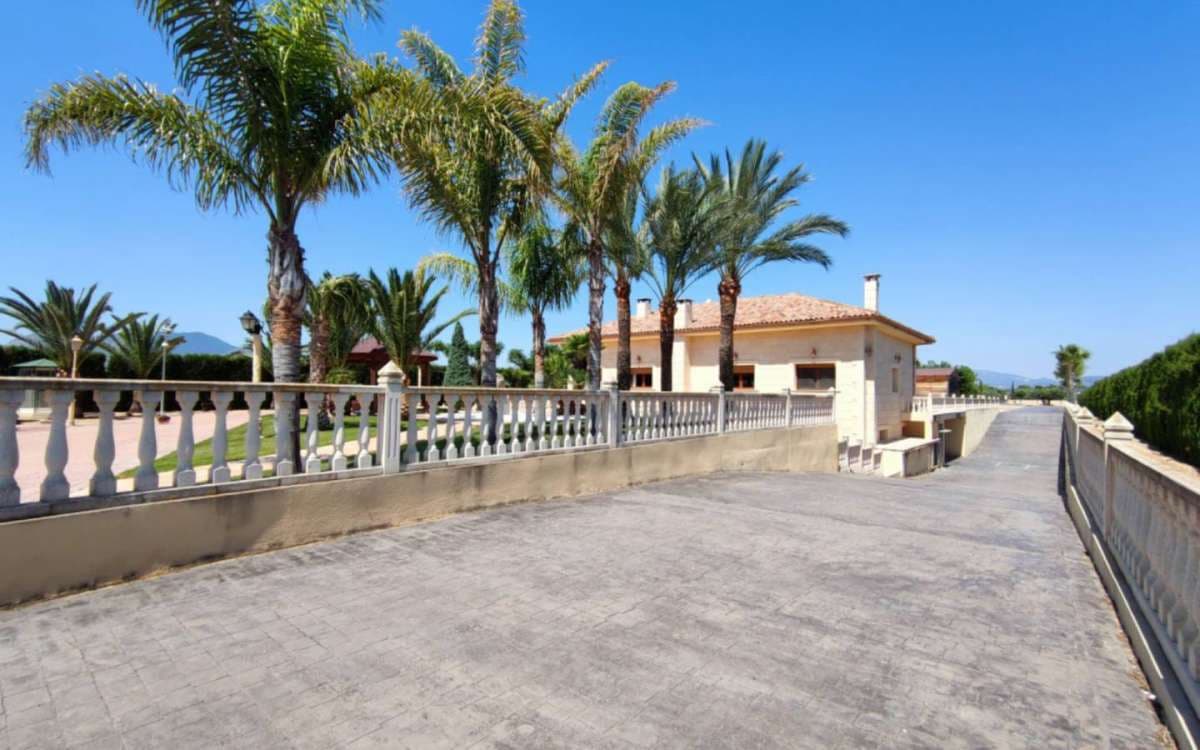 5 soveværelse Villa til salg i Aspe med swimmingpool garage - € 850.000 (Ref: 9943174)