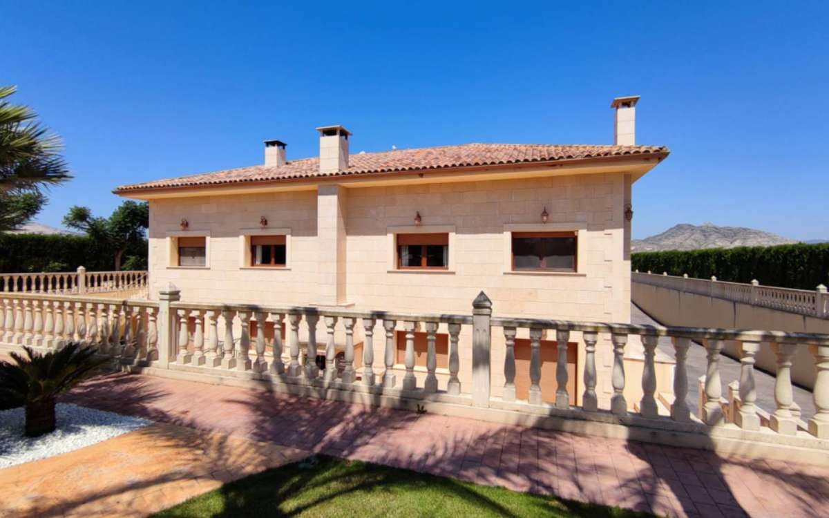 5 soveværelse Villa til salg i Aspe med swimmingpool garage - € 850.000 (Ref: 9943174)