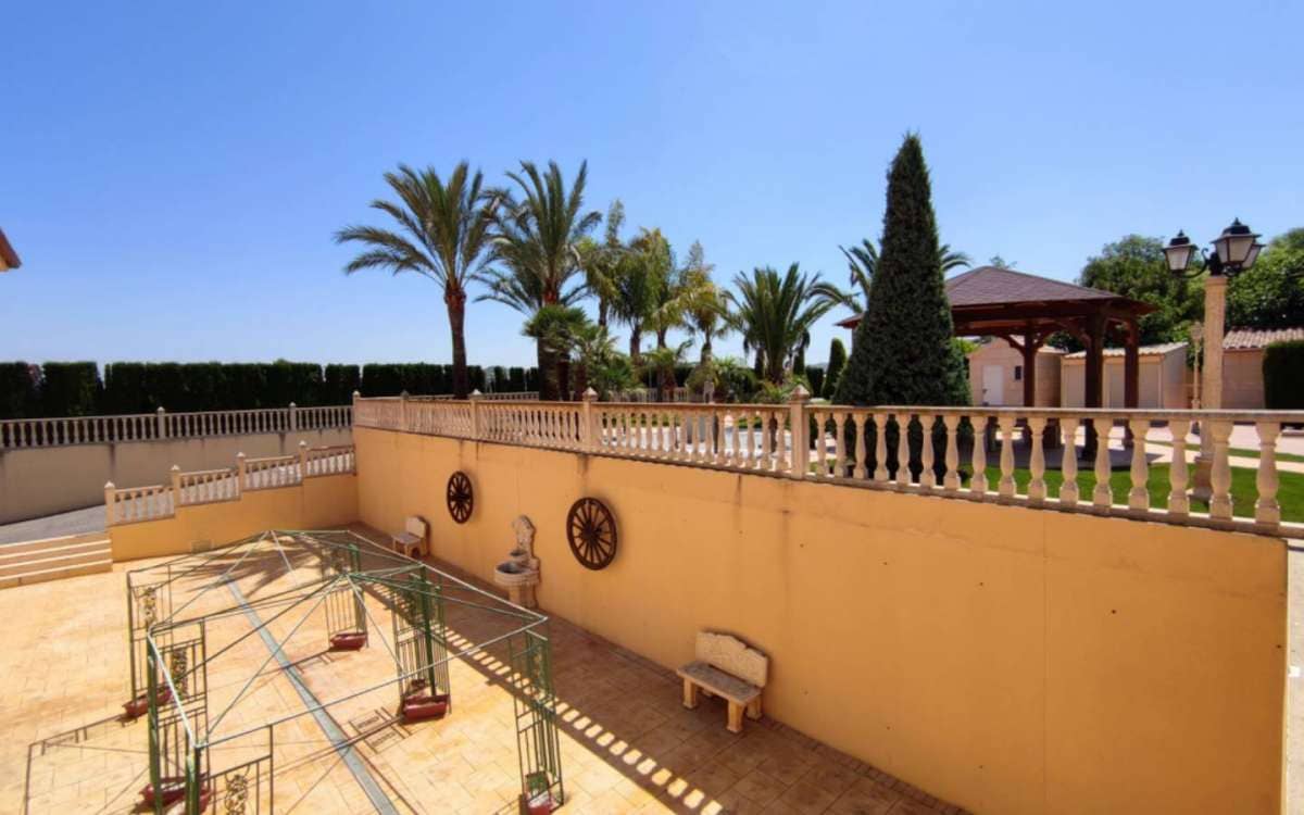 5 soveværelse Villa til salg i Aspe med swimmingpool garage - € 850.000 (Ref: 9943174)