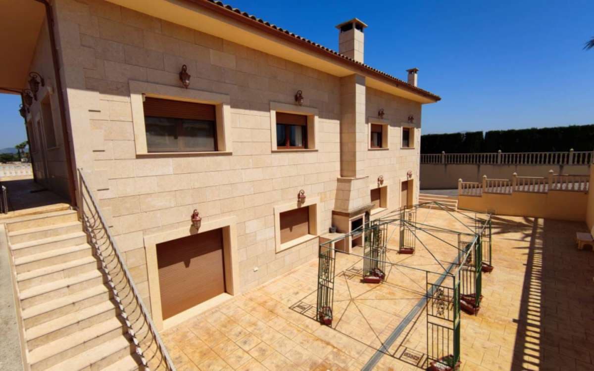 5 soveværelse Villa til salg i Aspe med swimmingpool garage - € 850.000 (Ref: 9943174)
