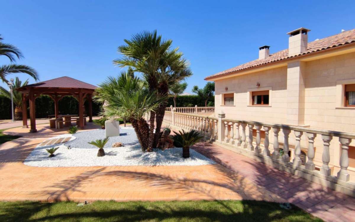 5 soveværelse Villa til salg i Aspe med swimmingpool garage - € 850.000 (Ref: 9943174)
