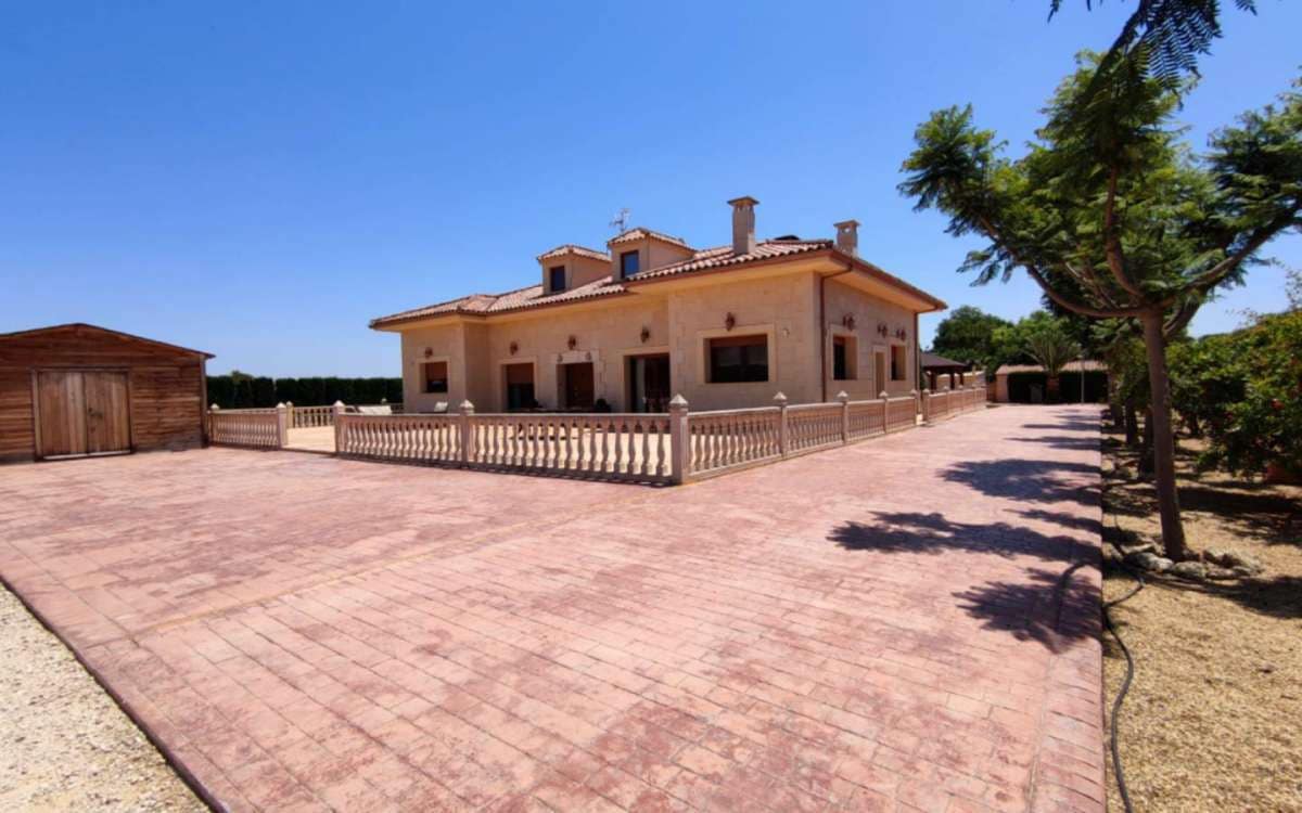 5 soveværelse Villa til salg i Aspe med swimmingpool garage - € 850.000 (Ref: 9943174)
