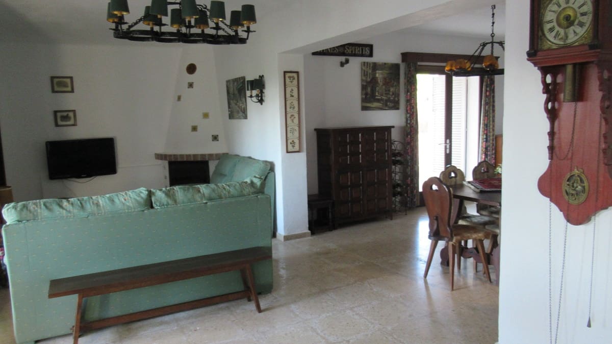 6 bedroom Villa for sale in Cala Serena with pool garage - € 1,850,000 (Ref: 7660026)