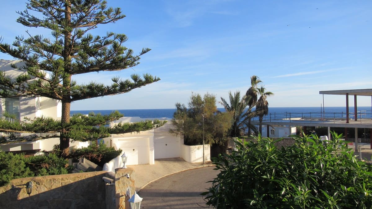 6 bedroom Villa for sale in Cala Serena with pool garage - € 1,850,000 (Ref: 7660026)