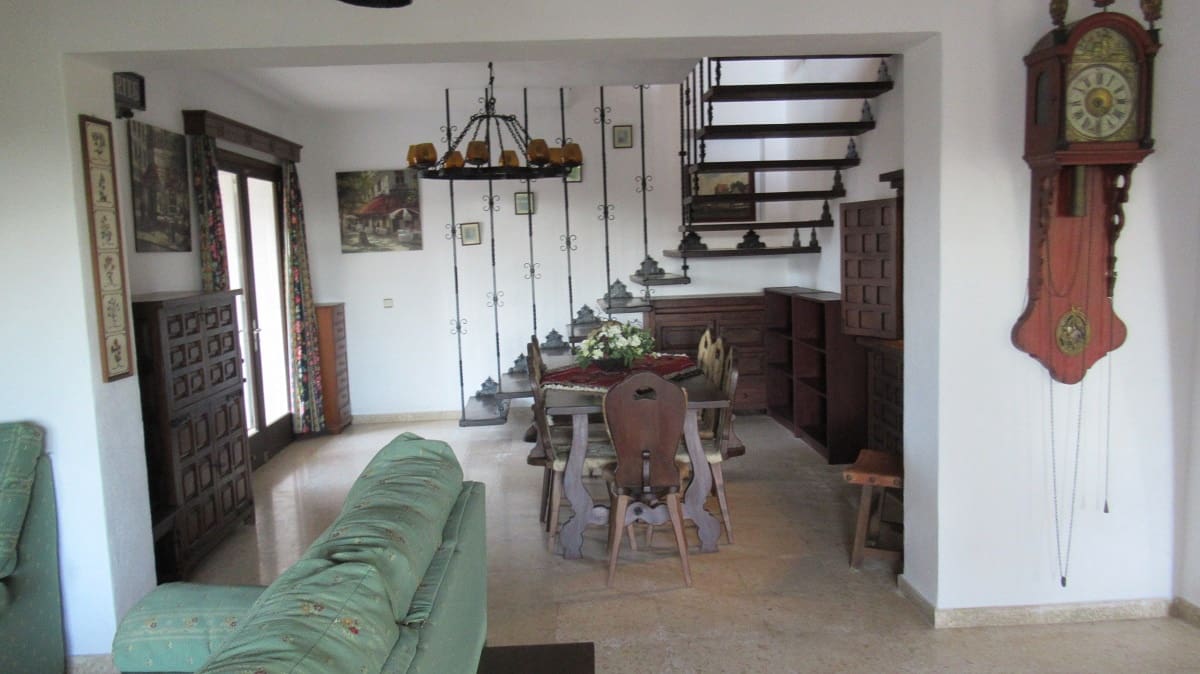 6 bedroom Villa for sale in Cala Serena with pool garage - € 1,850,000 (Ref: 7660026)