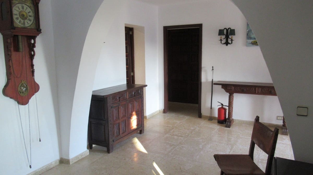 6 bedroom Villa for sale in Cala Serena with pool garage - € 1,850,000 (Ref: 7660026)