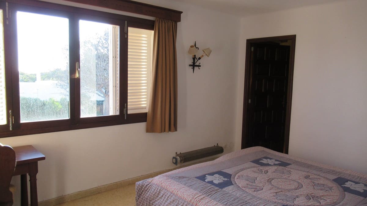 6 bedroom Villa for sale in Cala Serena with pool garage - € 1,850,000 (Ref: 7660026)